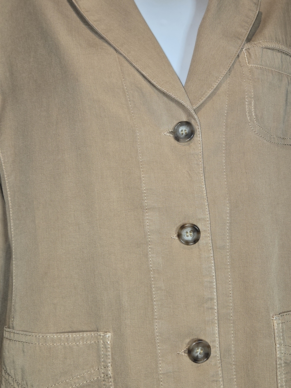 Classic Women's Beige Tailored Jacket - Picture 3 of 7